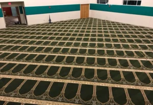 سجاد مسجد من شركة پامچال في مسجد أفريقي بتصميم موجه للقبلة