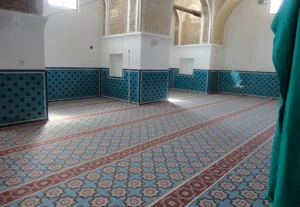 سجادة مسجد عربية بتصميم محراب